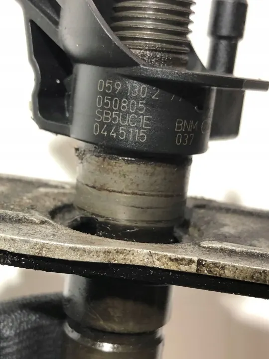 Injector Volkswagen OE usado OEM 059130277 image 4