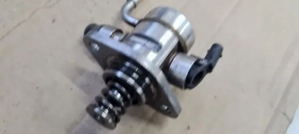 Audi Q5 SQ5 2023 Hochdruckkraftstoffpumpe 06Q127025R image 2