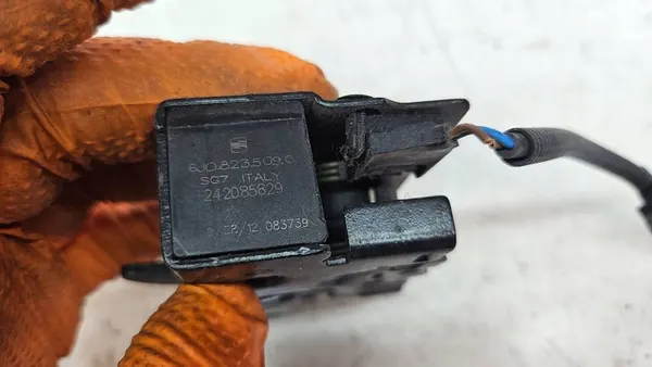 Motorhuvslås SEAT SKODA VW AUDI 6J0823509C image 4