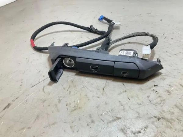 USB-portti OEM 96125AT100 Kia Niro 1.58L 2023 image 4