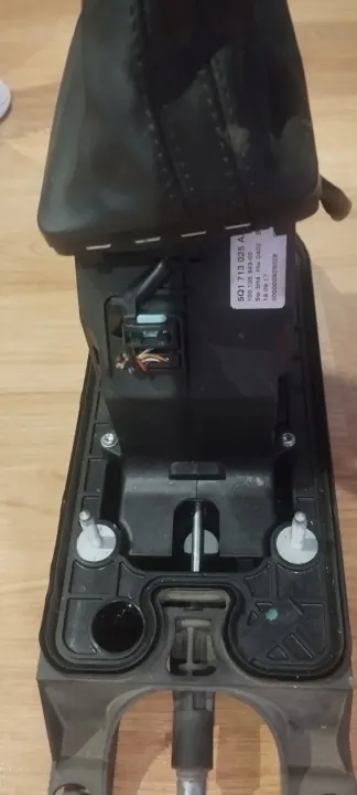 Skoda Kodiaq 2023 Växelspakslänk OEM 5Q0713061A image 6