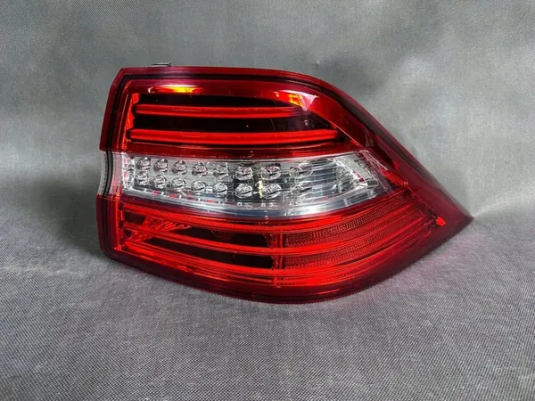 Luz trasera derecha Mercedes A1669063201 image 2