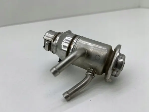 MERCEDES W213 ADBLUE INJEKTOR A2C95505300 image 2