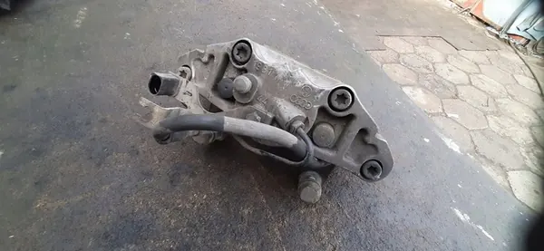 Oikea etujarrusatula Audi A4 S4 B7 8E0615123B image 3