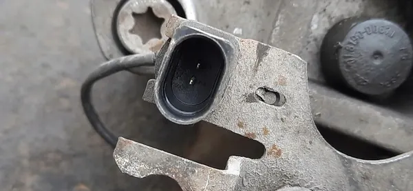 Oikea etujarrusatula Audi A4 S4 B7 8E0615123B image 4