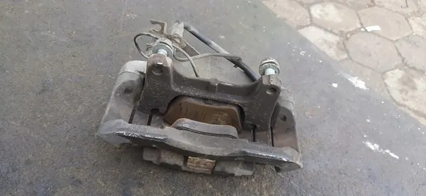 Oikea etujarrusatula Audi A4 S4 B7 8E0615123B image 6