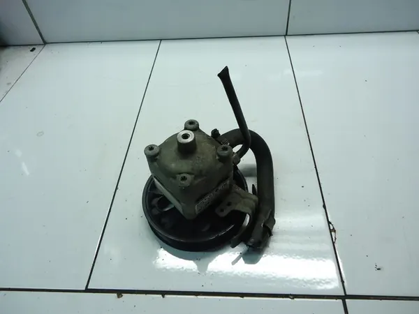 Bomba de direção assistida VOLVO 2.4 D5 8683376 image 3