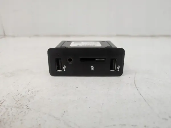 Porta USB/AUX/SD Renault Megane IV - Qualidade OEM image 3
