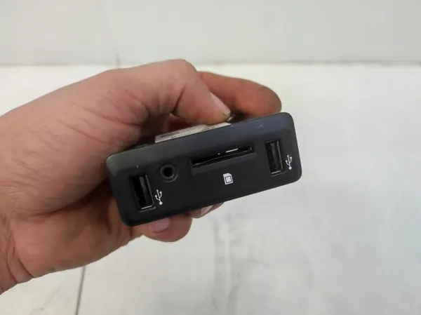 Porta USB/AUX/SD Renault Megane IV - Qualidade OEM image 4