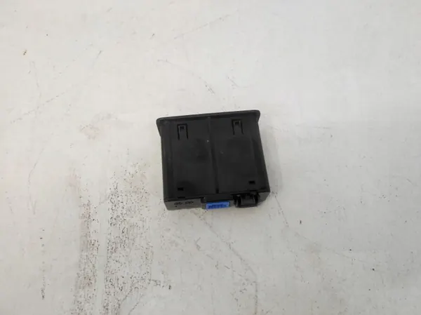 Porta USB/AUX/SD Renault Megane IV - Qualidade OEM image 5