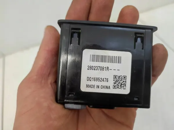 Porta USB/AUX/SD Renault Megane IV - Qualidade OEM image 7