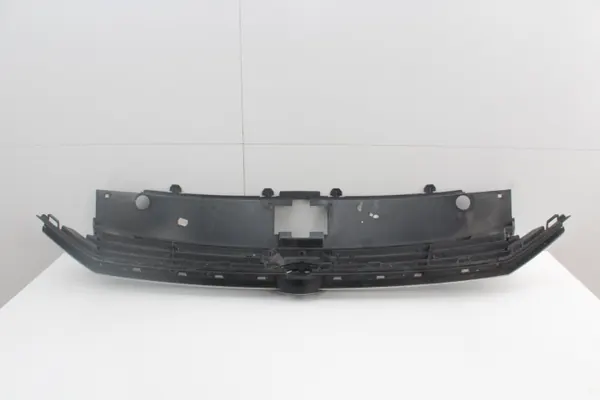Puskurin ritilä OEM 375483175 VW Passat B8 2014-2019 image 7
