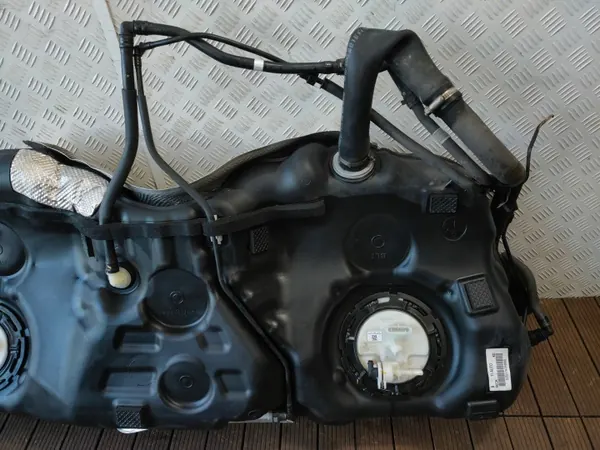 Tanque Kia Stinger OEM 31100-J5160 (2017-2021) image 3