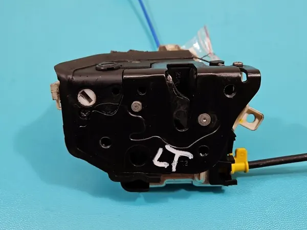 Vänster Baklås 8K0839015D Audi A8 D4 4H 5PIN image 2