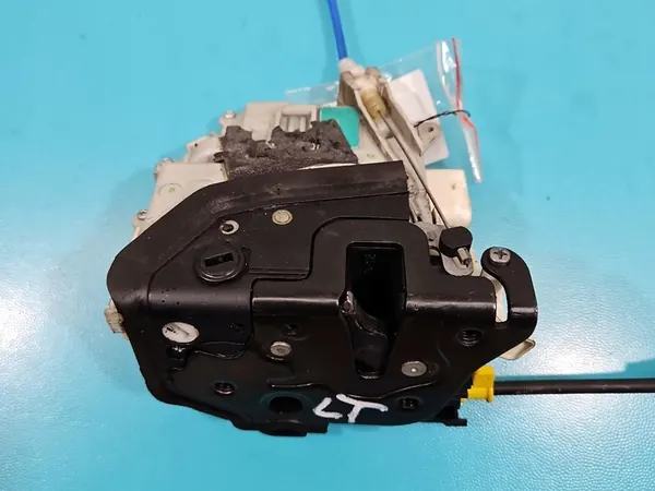 Vänster Baklås 8K0839015D Audi A8 D4 4H 5PIN image 3