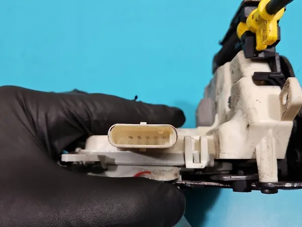 Vänster Baklås 8K0839015D Audi A8 D4 4H 5PIN image 6