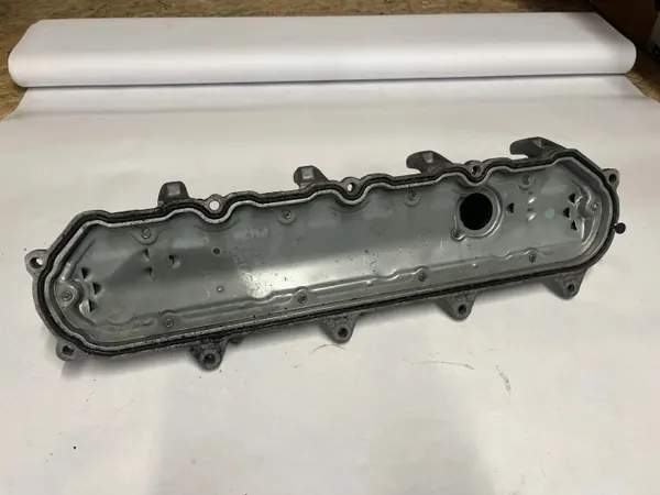 OEM 12727456 Venttiilikansi oikea puoli Camarolle image 5