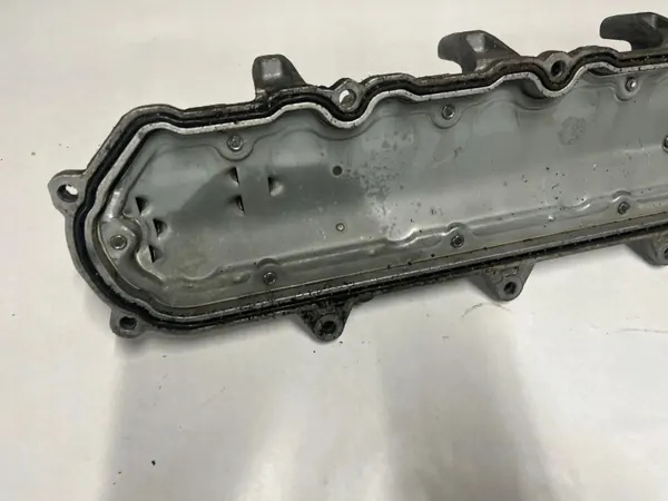 OEM 12727456 Venttiilikansi oikea puoli Camarolle image 6