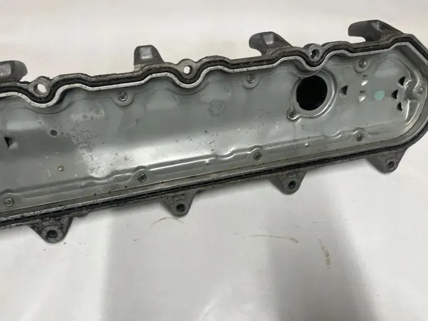 OEM 12727456 Venttiilikansi oikea puoli Camarolle image 7