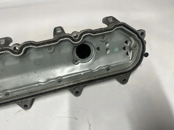 OEM 12727456 Venttiilikansi oikea puoli Camarolle image 8