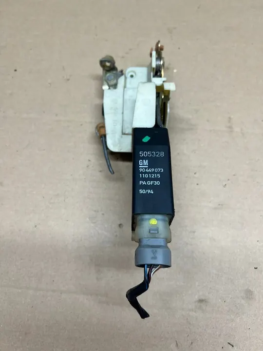 OPEL OMEGA B Höger Framdörrslås 6 Stift 90449073 image 2