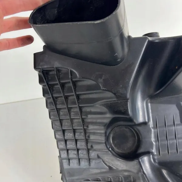 OPEL INSIGNIA A 1.8B 16V Ilmansuodattimen Kotelo OE 55560883 image 6