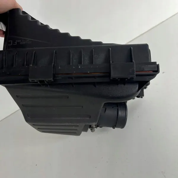 OPEL INSIGNIA A 1.8B 16V Ilmansuodattimen Kotelo OE 55560883 image 9