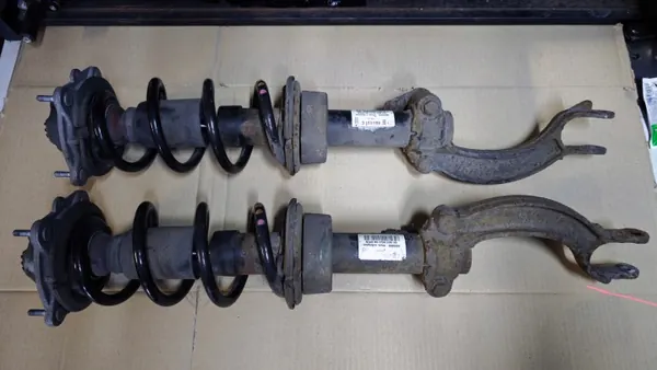 Audi A6 C7 Voor Schokdempers OEM 4G0031C image 2