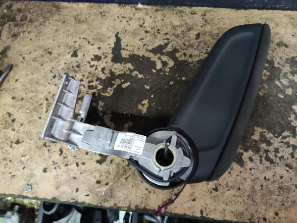 Accoudoir Audi A1 8X OEM A1AUD60 - État Utilisé image 4