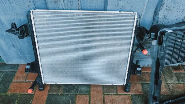 OEM 1EA121251B Etujäähdytinpuhaltimen Palkki Cupra image 2