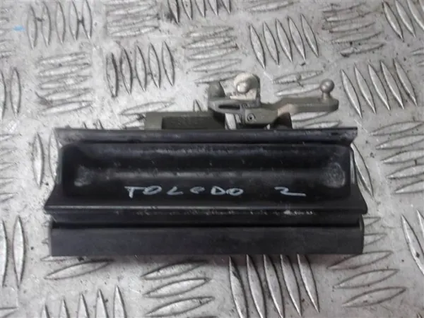 Poignée de coffre Seat Toledo II OEM 1M5827561E image 2