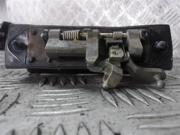 Poignée de coffre Seat Toledo II OEM 1M5827561E image 3