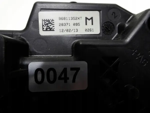 Citroen C4 Picasso Vaihteenvalitsin OEM 96811352XT image 3