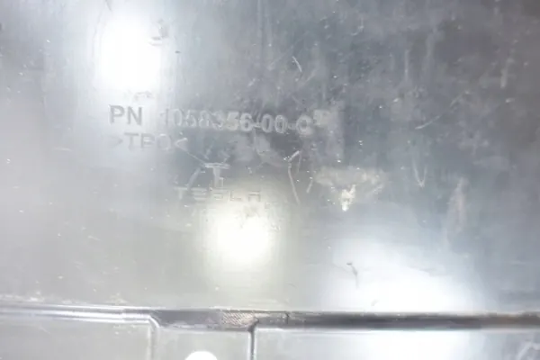 Tesla Model X 2016- Takapuskurikilpi OEM 105835600C image 8