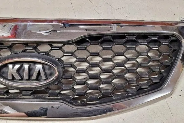 Griglia KIA SORENTO I (JC) 2.2L diesel 2012 OEM 863502P000 image 2