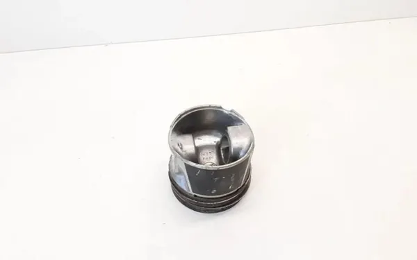 Pistón Nissan Primera OEM 86L77F091 - Usado image 2