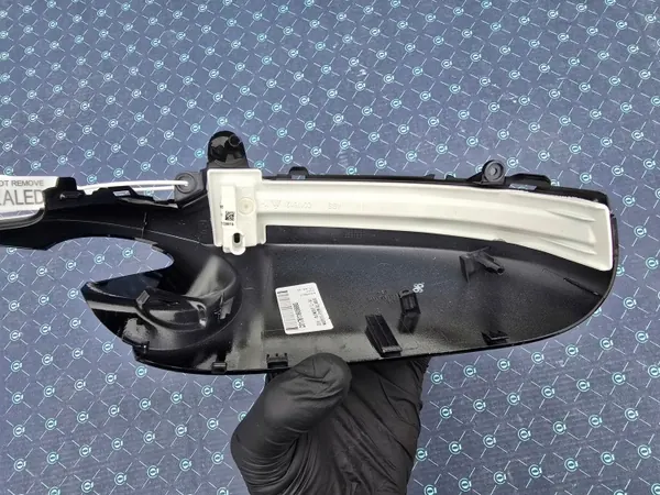 Höger nedre spegelskydd OEM BMW M3 F80 image 6