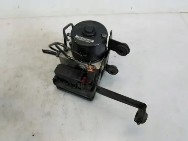 ABS-pumppu OEM 30793901 Volvo V50 S40 II:lle image 2