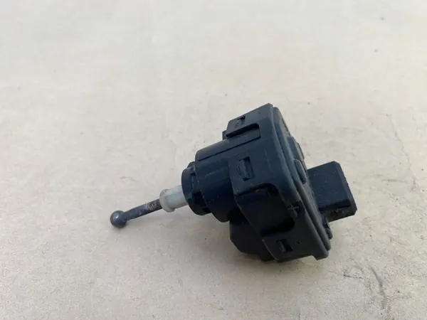 Scheinwerferverstellmotor Audi 80 90 VW Golf Transporter Passat 1H0941295E image 4