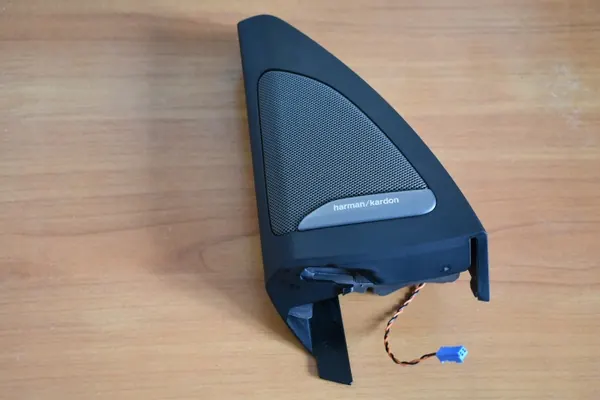 OEM 6809632 Vasen Kaiuttimen Suoja BMW G05 G06 G07 image 2