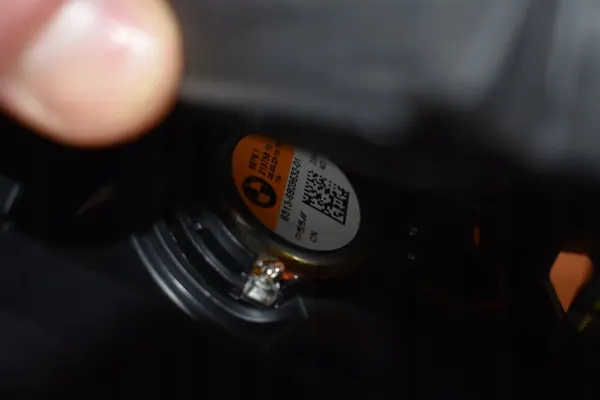 OEM 6809632 Vasen Kaiuttimen Suoja BMW G05 G06 G07 image 3