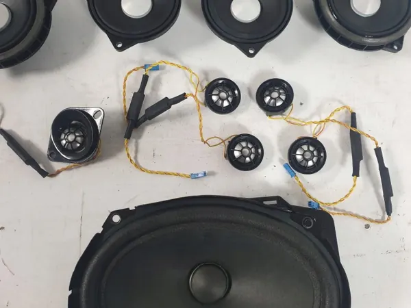 Kaiutinvahvistin OEM 345678901 BMW i8 image 3
