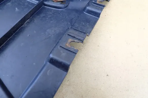 BMW E90 E91 05- Right Front Wheel Arch 51717172500 OE image 4