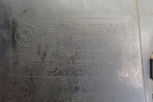 BMW E90 E91 05- Right Front Wheel Arch 51717172500 OE image 8