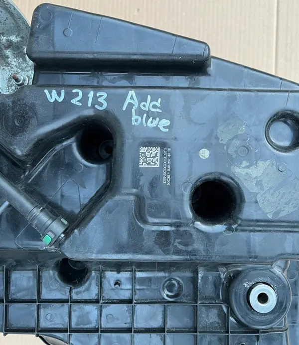 TANK ADBLUE MERCEDES W213 W257 A0994712500 image 2