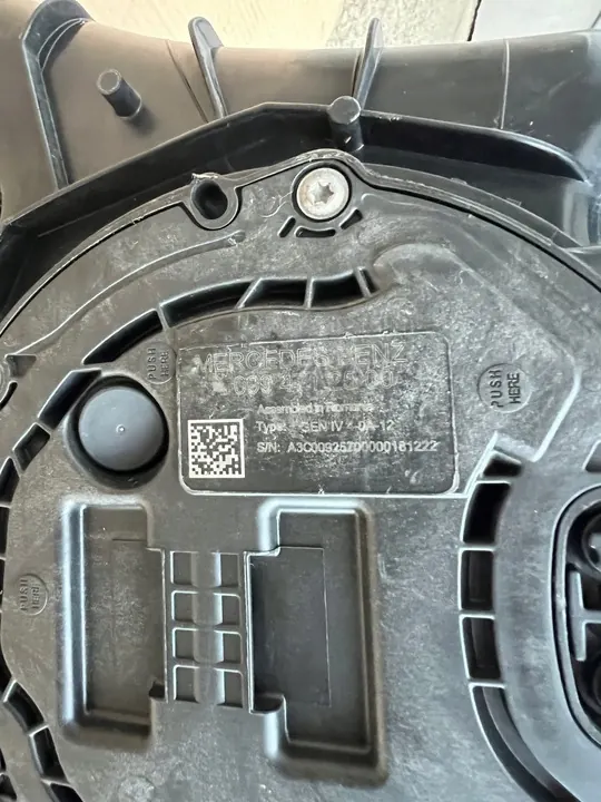 TANK ADBLUE MERCEDES W213 W257 A0994712500 image 4