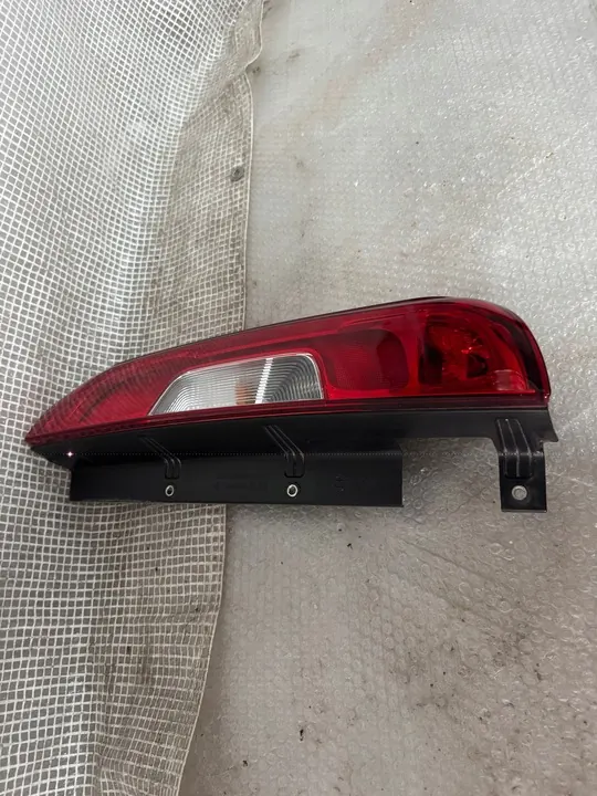 FIAT DOBLO 15- Lift Lámpara Trasera Derecha image 2