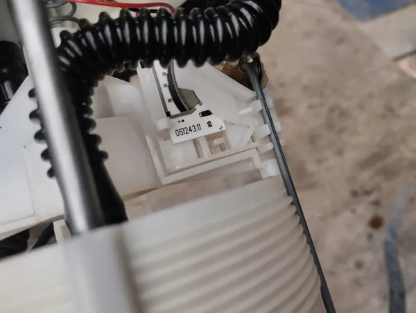 Capteur de niveau de carburant pour TRAFIC II VIVARO OEM 051243.11 image 5