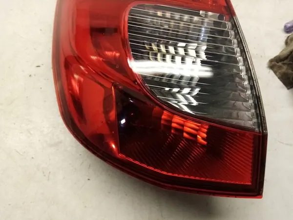 Luz Trasera Izquierda Renault Scenic II 2SK009467-01 HELLA image 7