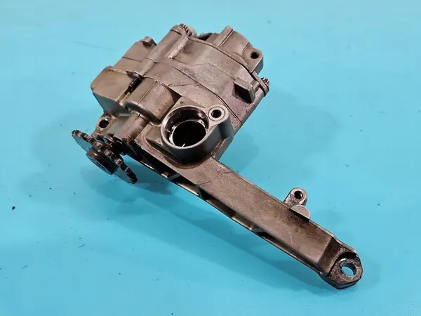 Olje pump Mercedes ML W164 3.0 CDI A6421810047 image 2